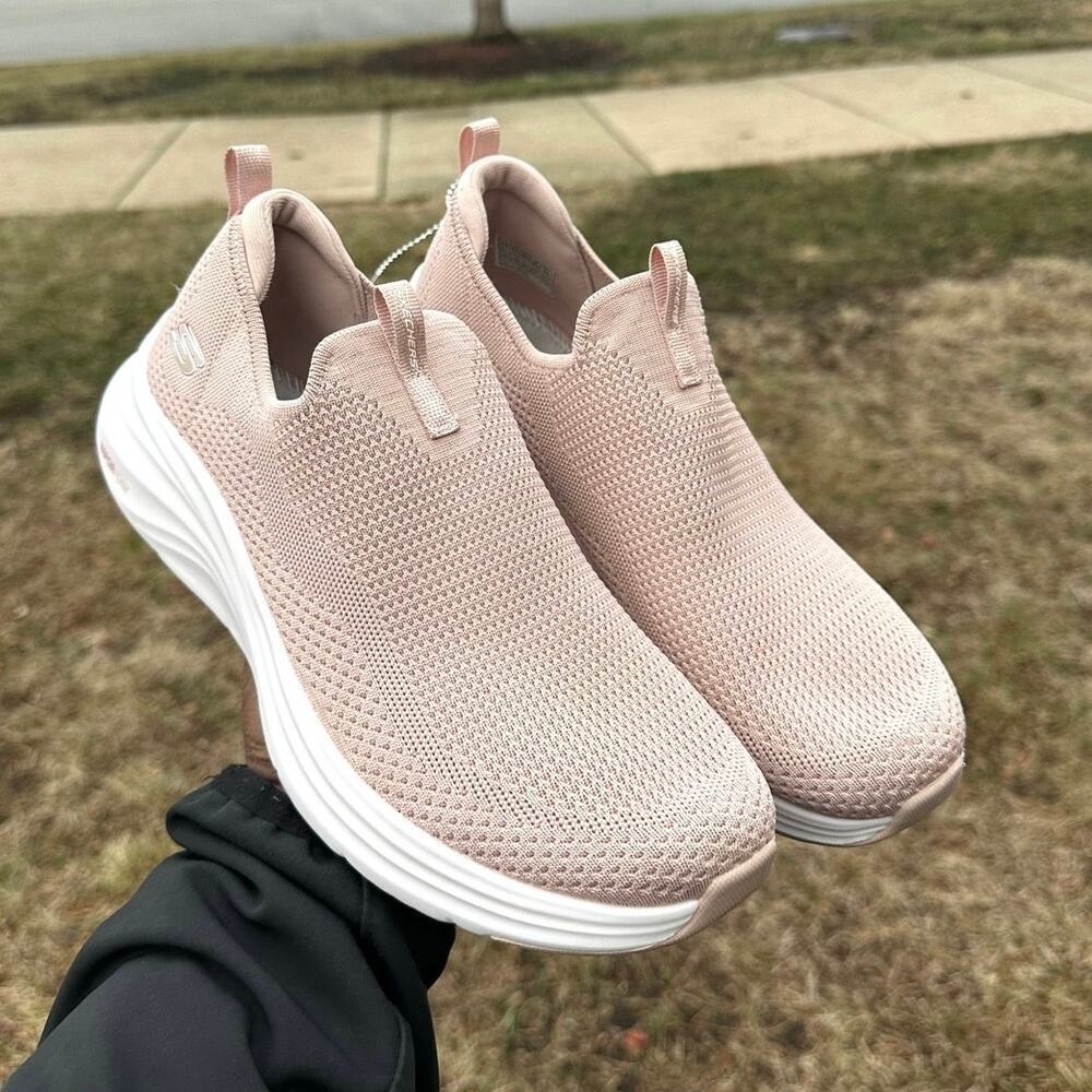 Skechers Women's Vapor Foam True Classic Sneaker Size 9.5 Light Pastel Pink Rose